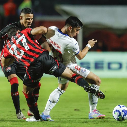 Vitória derrota Bahia e ganha fôlego na luta contra o rebaixamento