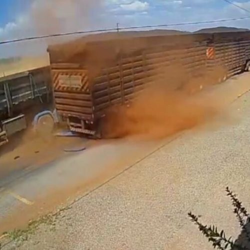 Ipiranga do Norte: Câmera registra acidente entre carretas em rodovia; uma pessoa foi socorrida