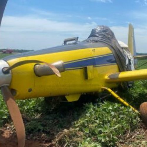Nova Ubiratã: Avião agrícola faz pouso de emergência em lavoura sentido Boa Esperança do Norte e piloto sai ileso