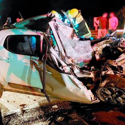 Motorista fica presa às ferragens após dormir ao volante e colidir com carreta no Nortão