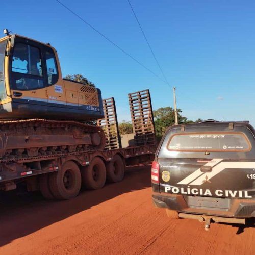 Escavadeira avaliada em R$ 1 milhão furtada em MT é interceptada antes de seguir para o Pará