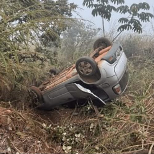 Carro capota em rodovia de MT; criança é socorrida com suspeita de fratura