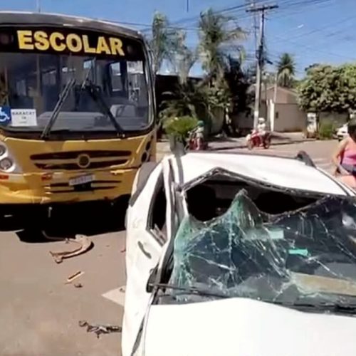 Sinop: micro-ônibus escolar e carro colidem em cruzamento