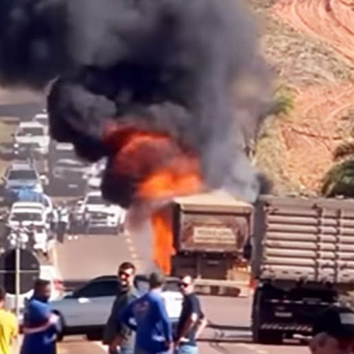 Colíder: pneu estoura e provoca incêndio em carreta na MT-320