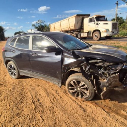 Sinop: carros colidem na BR-163 e dois ficam feridos