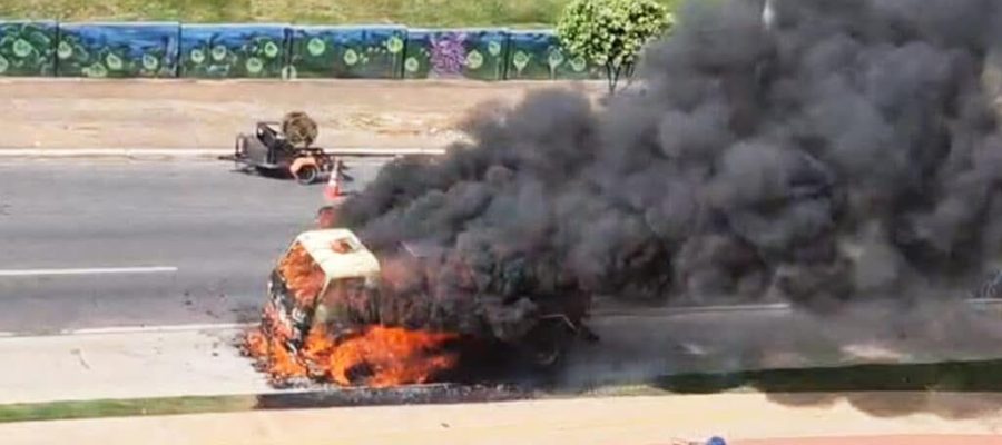 Caminhão basculante pega fogo em uma das principais avenidas de Cuiabá