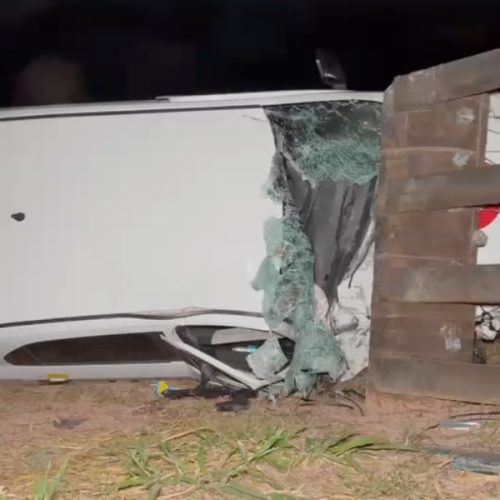 Sinop: carro por aplicativo capota em estrada e dois ficam feridos