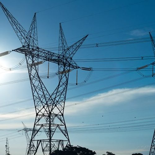 Conta de energia continuará com tarifa extra em agosto, decide Aneel