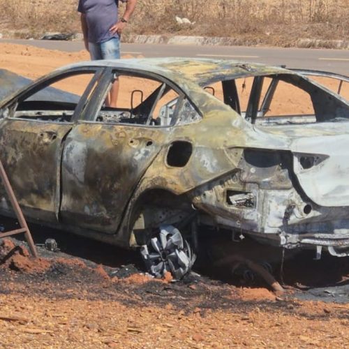Sinop: carro pega fogo após colisão na BR-163
