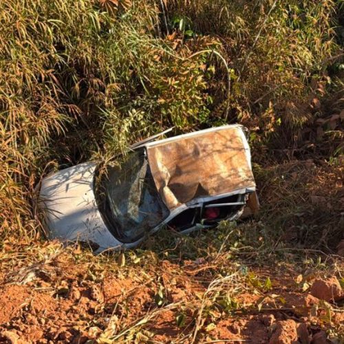 Sorriso: quatro adultos e um bebê ficam feridos em colisão envolvendo carro e carreta