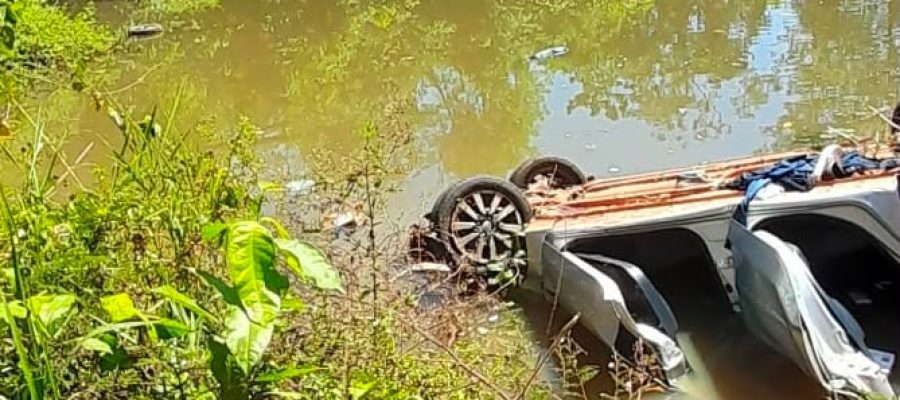 Carro cai em lagoa e condutor morre no Nortão