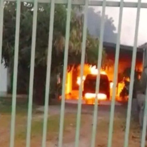 Incêndio começa em veículo na garagem e se espalha por casa no Nortão