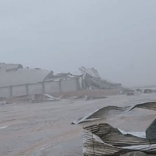 Vendaval com chuva forte derruba armazéns no Nortão