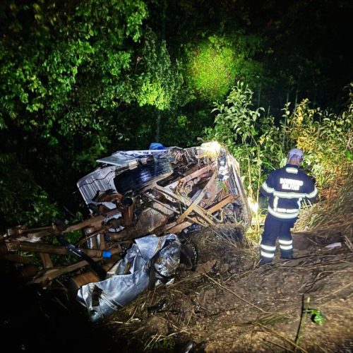 Caminhão carregado com soja tomba após colisão em Lucas do Rio Verde