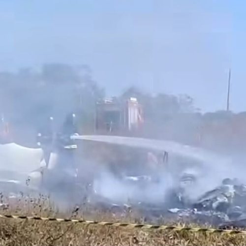 Avião cai e pega fogo em Mato Grosso; bombeiros confirmam três mortos