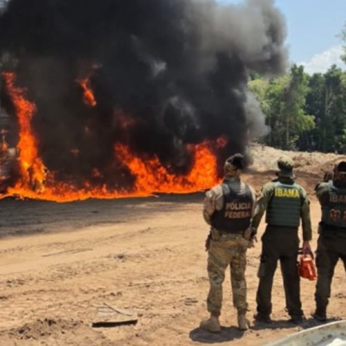 PF de Sinop e órgãos ambientais fazem operação contra garimpo ilegal no Nortão; 21 balsas destruídas