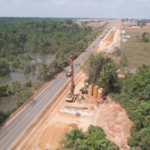 Trecho da BR-163 terá interrupções totais para içamento de vigas em Sinop