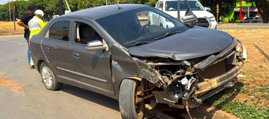 Colisão entre carro e carreta deixa BR-163 interditada em Sorriso