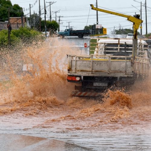 Chuva de 64 milímetros provoca alagamentos e interdições em Sorriso