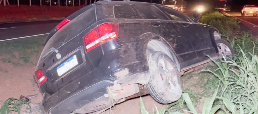 Sinop: carro com quatro pessoas cai em vala na BR-163