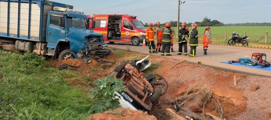 Sinop: duas pessoas morrem em colisão entre caminhão e picape na BR-163 
