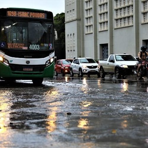 Inmet alerta para chuvas no Norte, Sudeste e Centro-Oeste