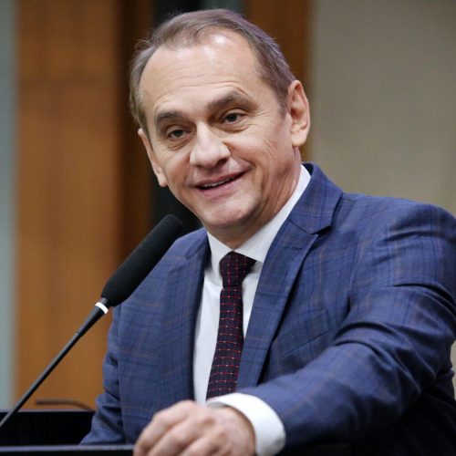 Wilson Santos garante novos trechos asfaltados em Acorizal