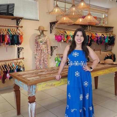 Crédito da Desenvolve MT impulsiona vendas de final de ano em loja de roupas em Rondonópolis