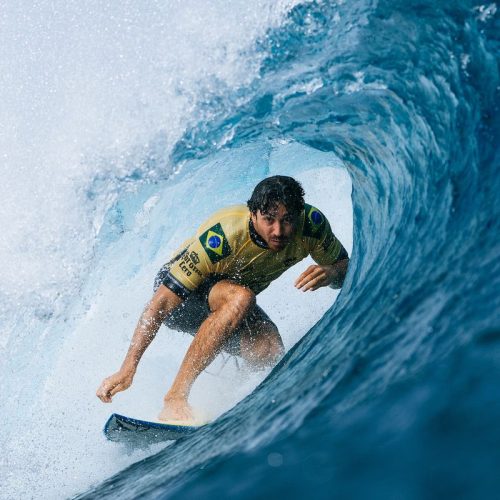 Yago Dora é campeão mundial de surfe profissional