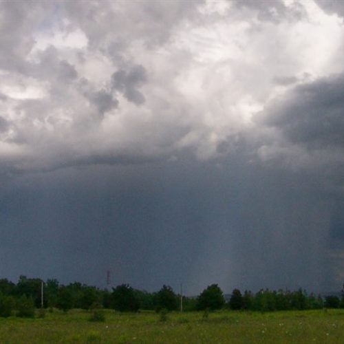 HOJE: RS tem mais um dia de chuvas e alerta de inundação