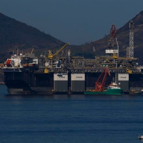 Petróleo dispara com nova escalada de conflito