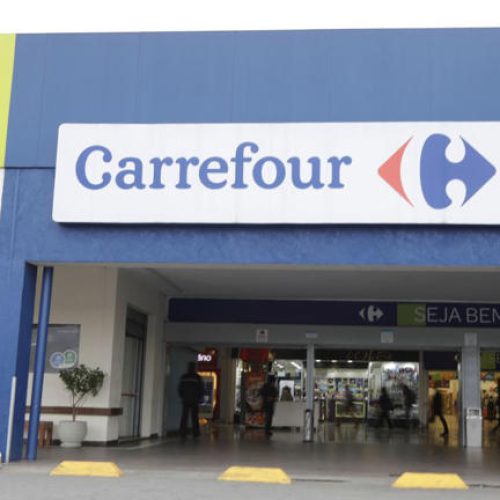 Atacarejo vai abrir menos lojas em 2025 por juros altos, diz Carrefour