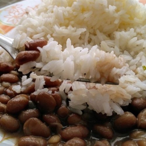 O brasileiro está comendo menos arroz e feijão?