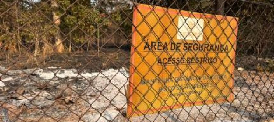 CHAMAS CONTROLADAS: Incêndio não atinge área operacional de aeroporto em VG; local é monitorado