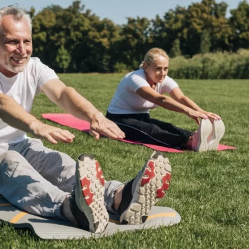 Nem caminhar nem musculação: o melhor exercício de baixo impacto para maiores de 65 anos é esse