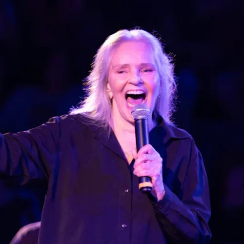 LUTO NA MUSICA: Quem foi Angela Ro Ro? Sucesso na década de 80, cantora morreu aos 75 anos