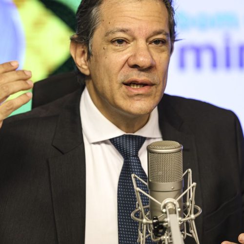 Consignado para CLT busca proteger trabalhador de juros, diz Haddad