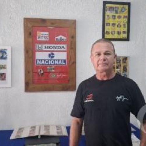 HOJE FAZ 32 ANOS DA MORTE DO ÍDOLO: Memória de Ayrton Senna é preservada em coleção de cuiabano