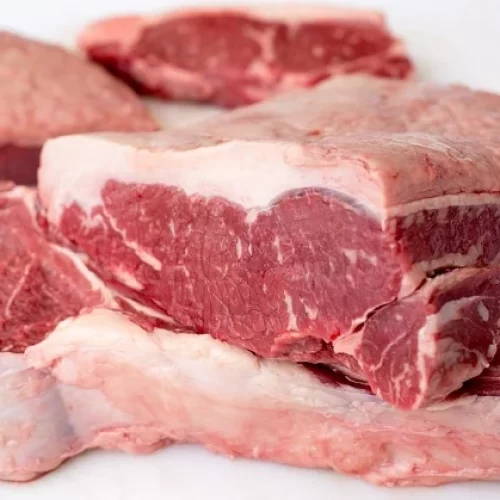 MERCADO PRESSIONADO: Importação de carne: alíquota zerada afetará pecuaristas? Analista responde