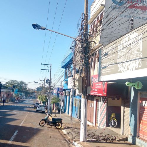 RONDONOPOLIS: Problema crônico: Paço multa e denuncia Energisa por não retirar fios “esquecidos”