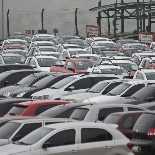 Vendas de automóveis e comerciais leves devem crescer 3% em 2026
