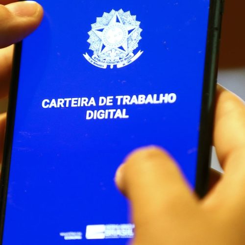 Taxa de desemprego cai para 5,4%, a menor desde 2012