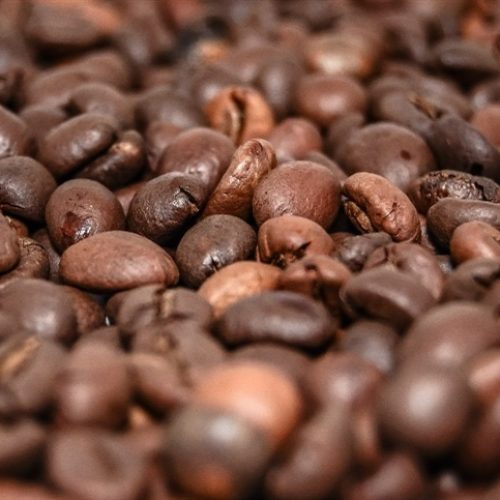 Café arábica mantém alta com estoques reduzidos