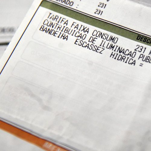 Aneel divulga calendário para anúncio de bandeiras tarifárias em 2026