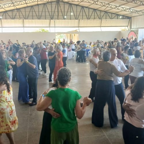 ITANHANGÁ-MT: Festa da 3ª idade está  movimentou a cidade neste fim de semana, e reuniu centenas de pessoas neste dia (04-05)