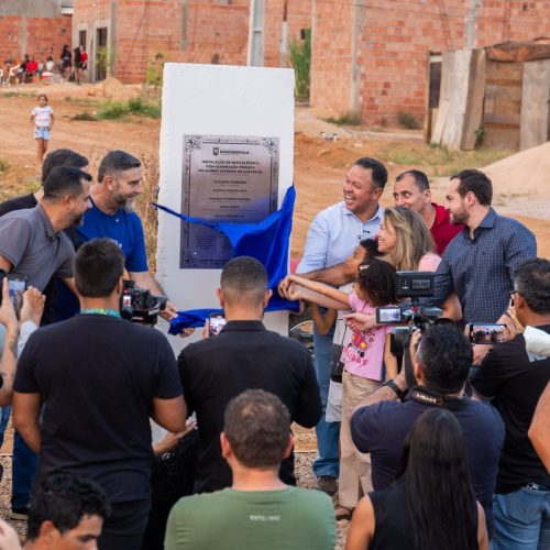 RONDONOPOLIS: Fim da espera: Prefeito e moradores do Alfredo de Castro 3 comemoram chegada de água, esgoto e energia