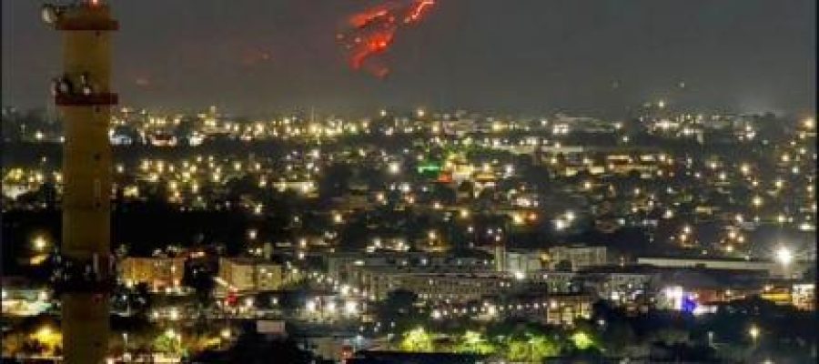 NA MANHÃ DE TERÇA: Bombeiros usam 3 aeronaves para combater incêndio no Morro de Santo Antônio