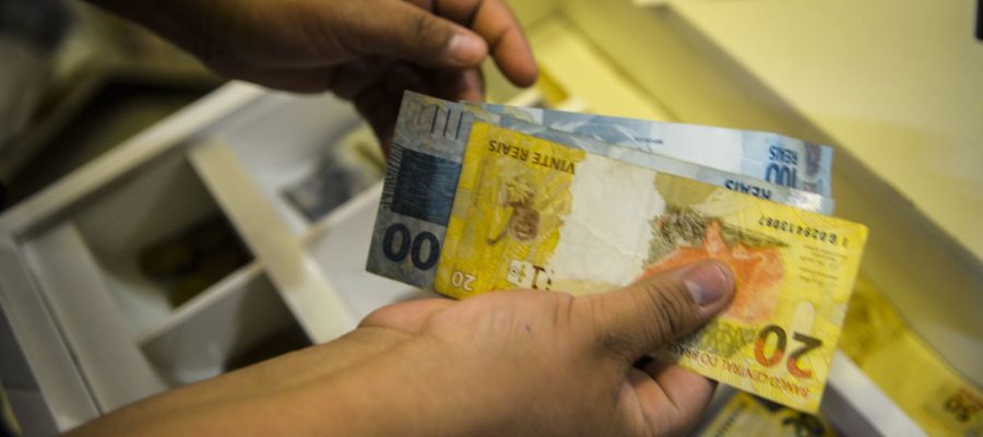 Rendimento médio dos brasileiros chega a R$ 3.270