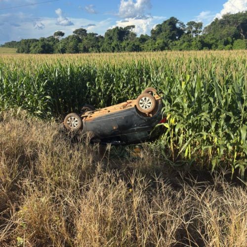 LUCAS DO RIO VERDE: Família fica ferida após capotamento na estrada da Baiana em Lucas do Rio Verde