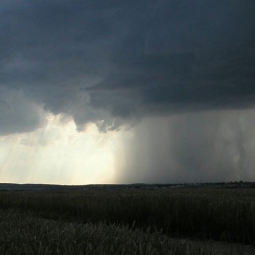 Ciclone e frente fria devem causar chuvas de até 100 mm